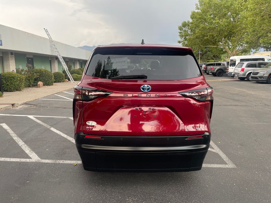 New 2025 Toyota Sienna Hybrid XLE - VMI Side Entry Entry In Floor Automatic Ramp