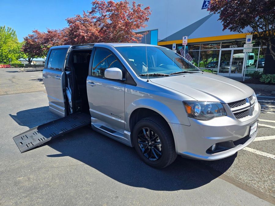 Used 2019 Dodge Grand Caravan GT - BraunAbility Side Entry Entry Fold Out Automatic Ramp