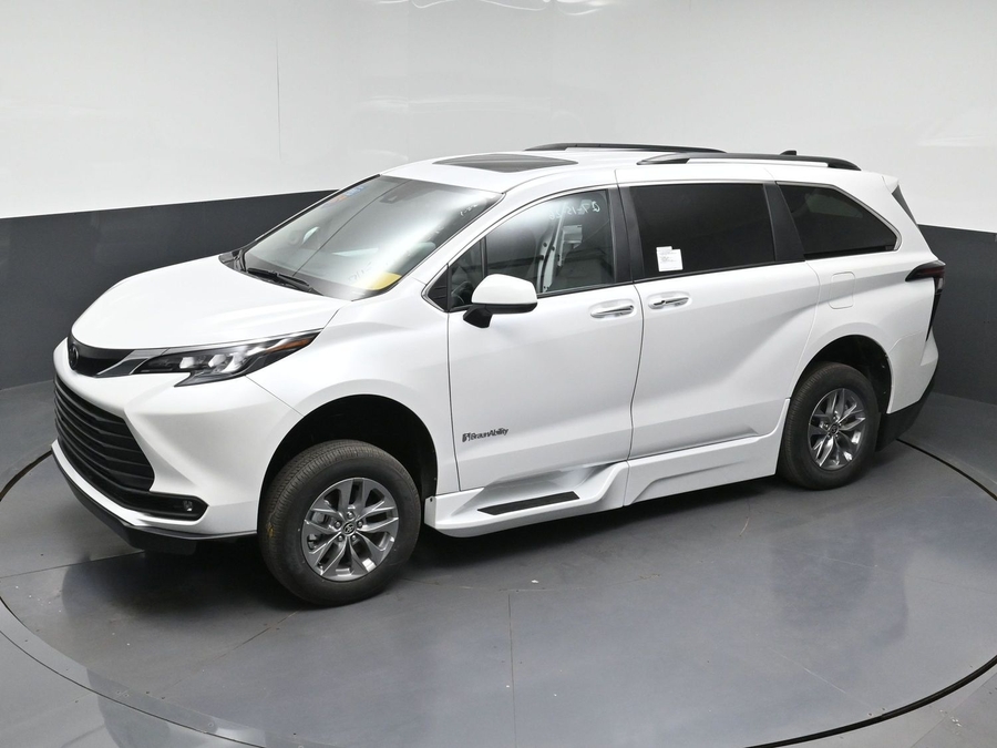 New 2026 Toyota Sienna Hybrid XLE Add - BraunAbility Side Entry In Floor Automatic Ramp