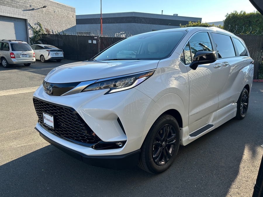 Used 2024 Toyota Sienna Hybrid XSE - VMI Side Entry Entry In Floor Automatic Ramp