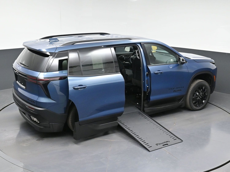 New 2026 Chevrolet Traverse 1LT Midnight - BraunAbility Side Entry In Floor Automatic Ramp