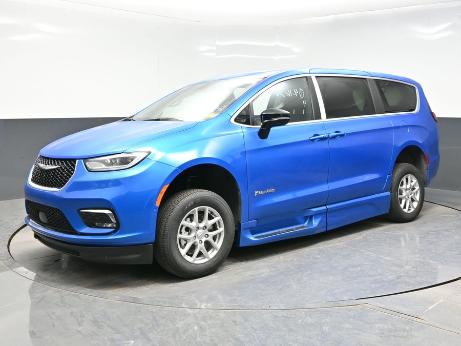 Blue Chrysler Pacifica image number 2