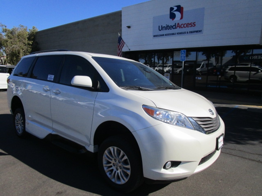 Used 2017 Toyota Sienna XLE Base - VMI Side Entry Entry In Floor Automatic Ramp
