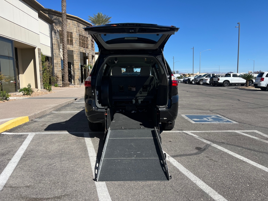 Used 2019 Toyota Sienna L -  Rear Entry Entry Fold Out Manual Ramp