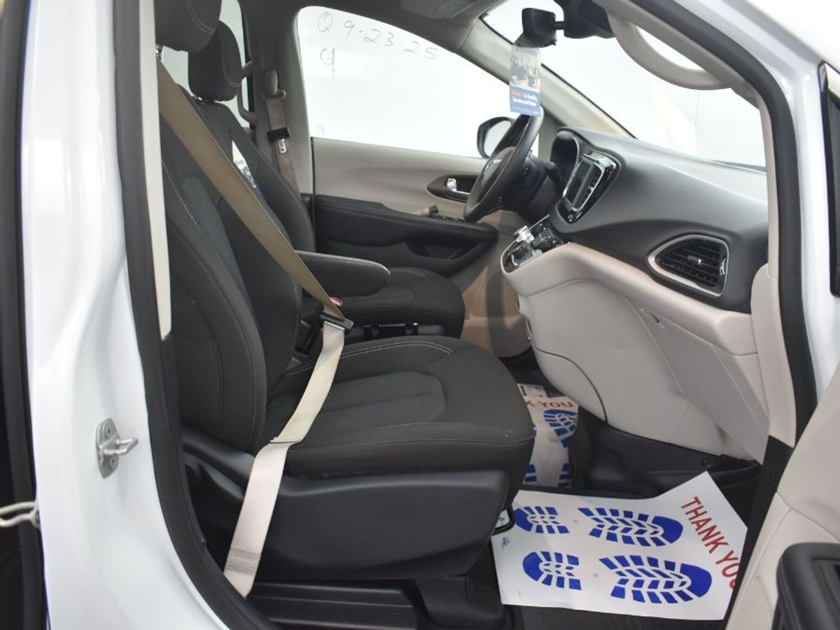 2023 CHRYSLER VOYAGER - Image 9