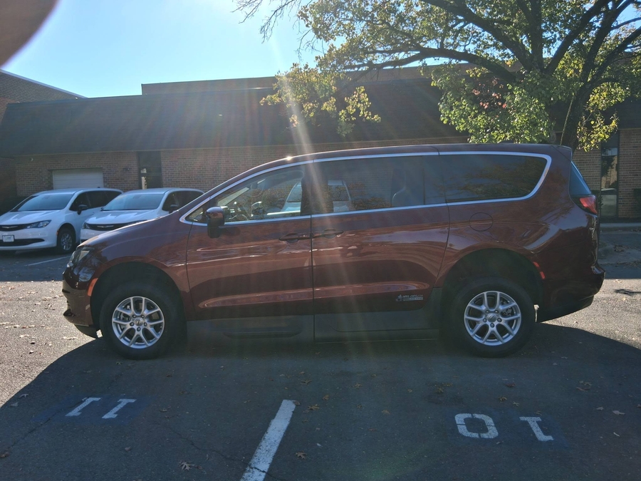  Chrysler Voyager image number 3
