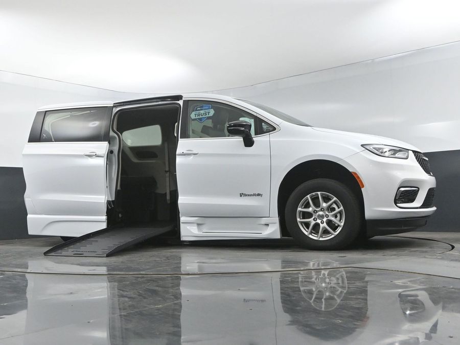 Used 2024 Chrysler Pacifica Touring L - BraunAbility Side Entry Entry Fold Out Automatic Ramp