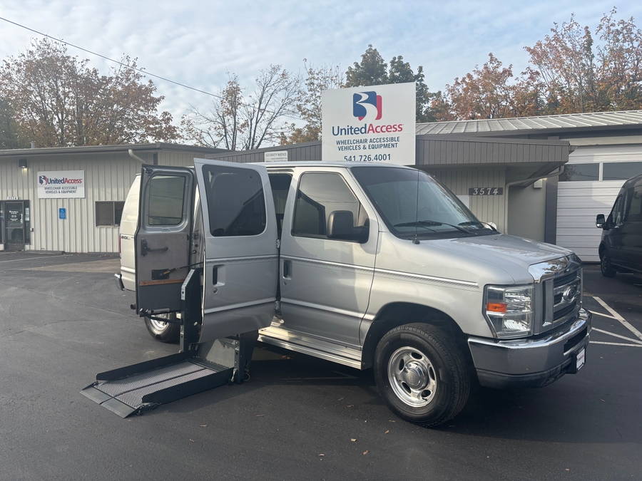 2010 Ford E-Series Econoline Van Commercial