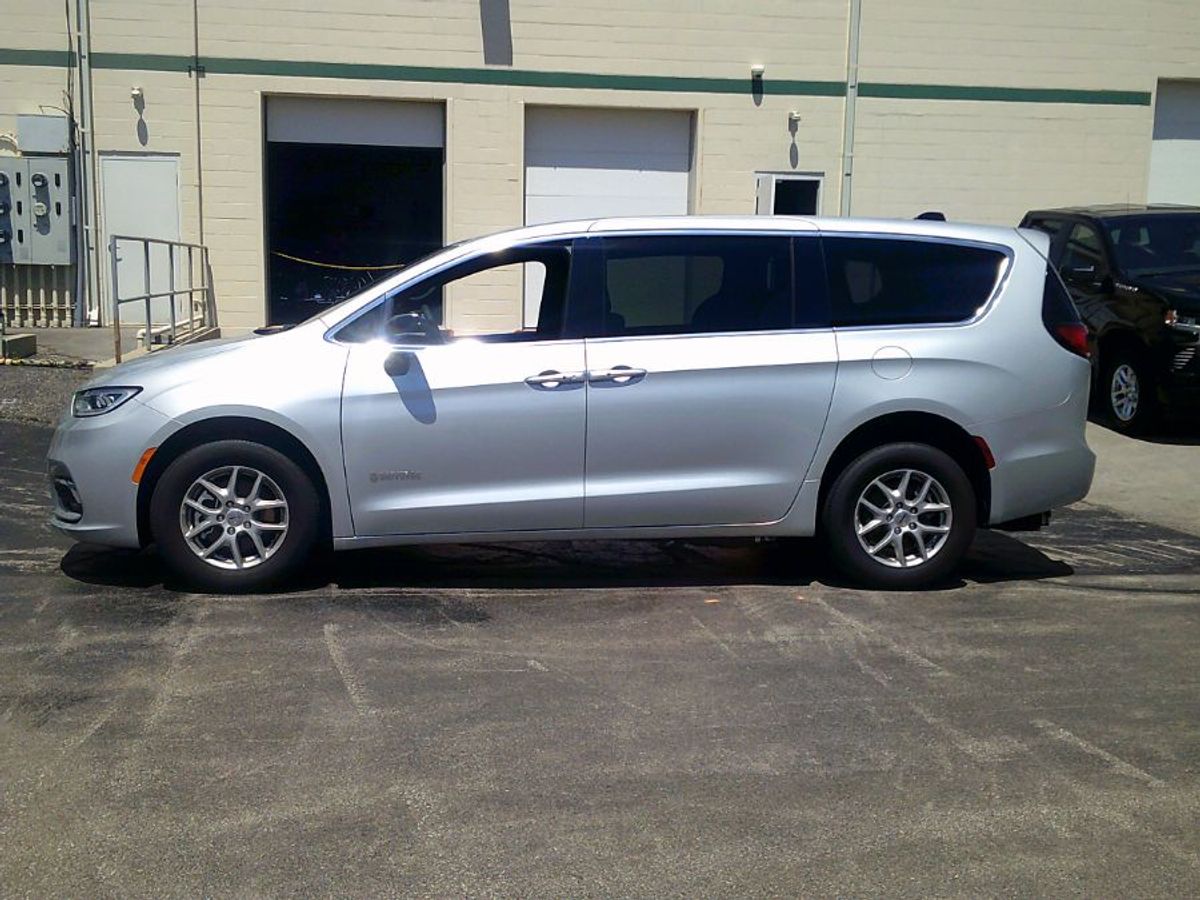 2024 CHRYSLER PACIFICA - Image 5