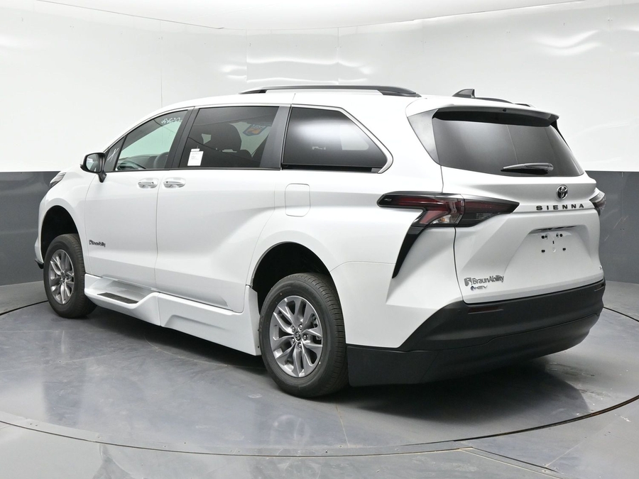 New 2026 Toyota Sienna Hybrid XLE Add - BraunAbility Side Entry Entry Fold Out Automatic Ramp