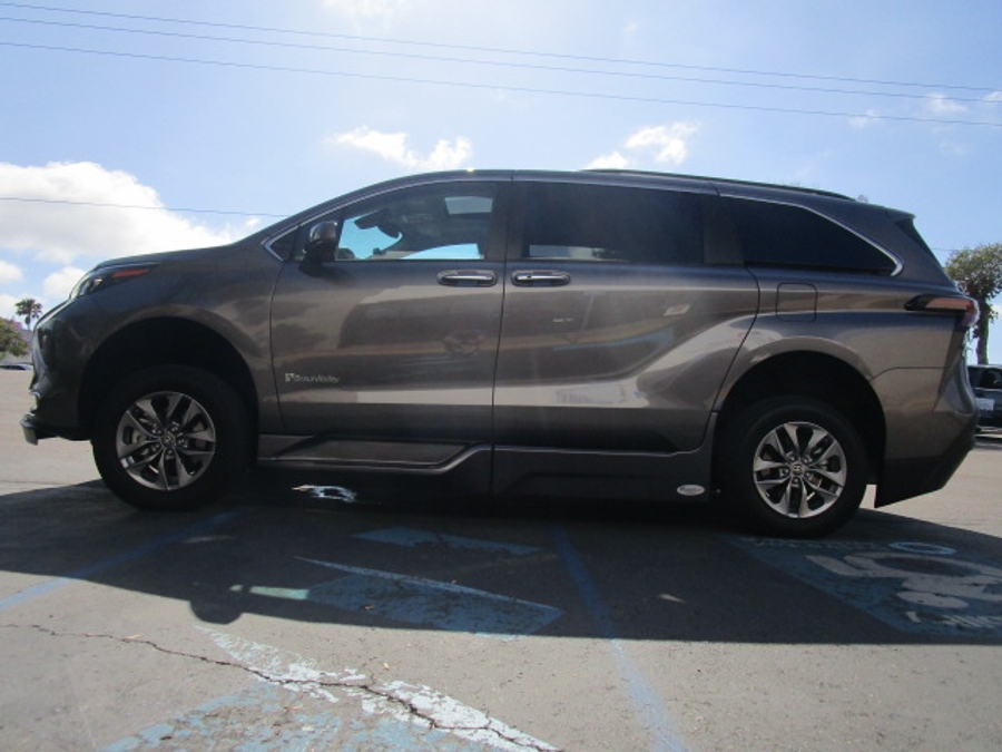 Used 2024 Toyota Sienna Hybrid XLE - BraunAbility Side Entry Entry In Floor Automatic Ramp