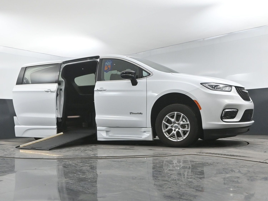 Used 2024 Chrysler Pacifica Touring-L - BraunAbility Side Entry Entry In Floor Automatic Ramp