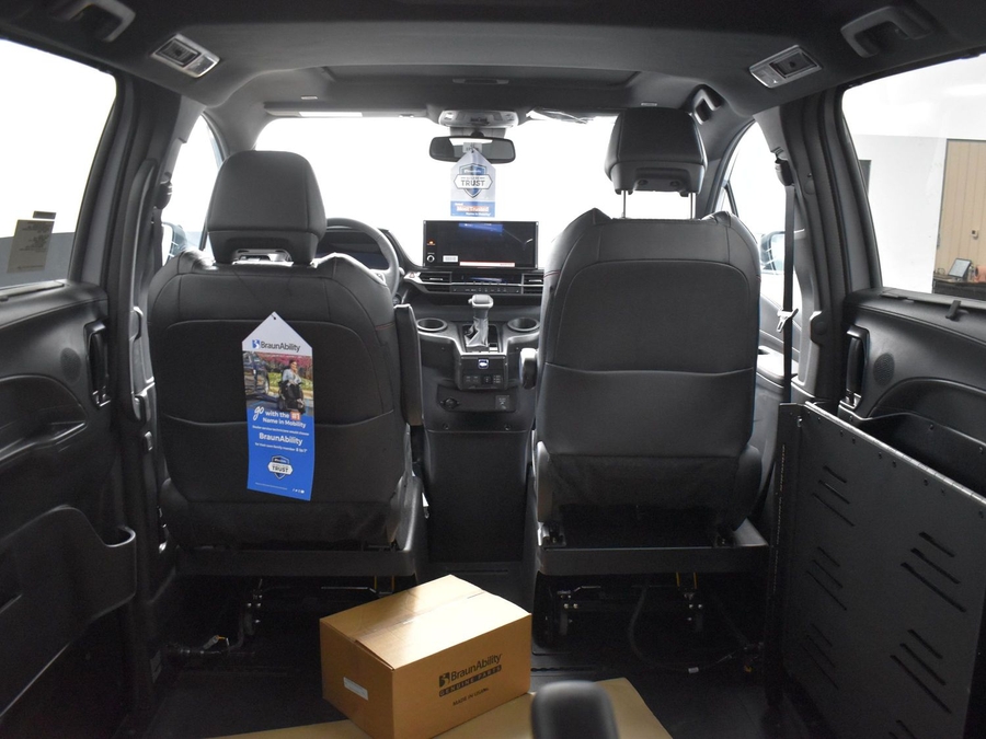New 2026 Toyota Sienna Hybrid XSE Sport - BraunAbility Side Entry Fold Out Automatic Ramp