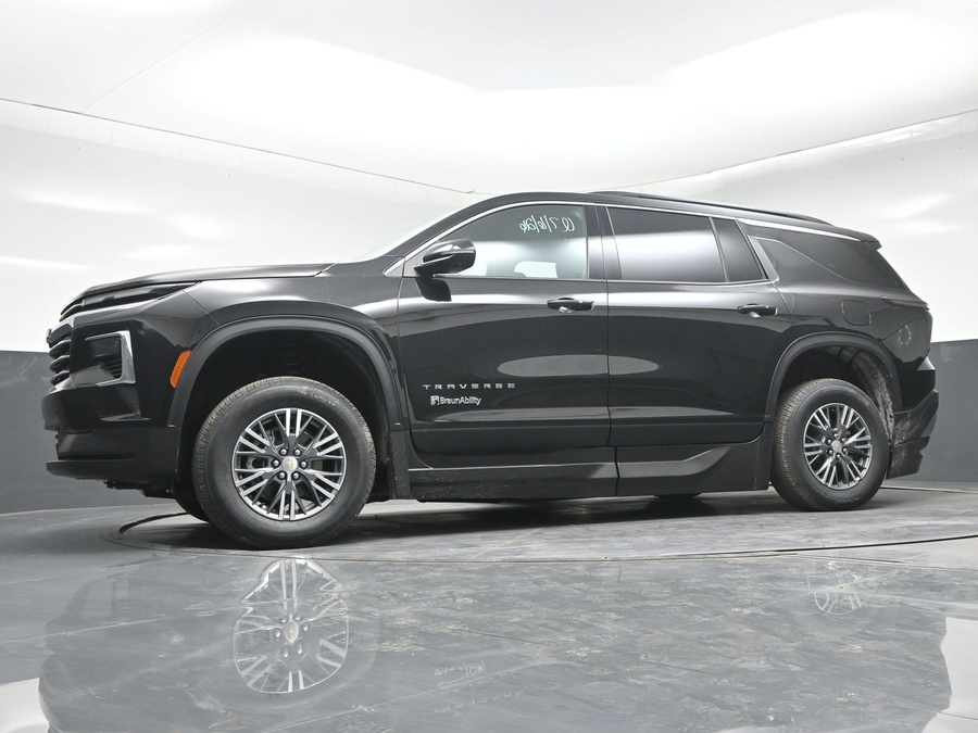 Black Chevrolet Traverse image number 18