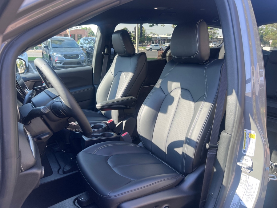 Used 2025 Chrysler Pacifica Select Safety - BraunAbility Side Entry Fold Out Automatic Ramp
