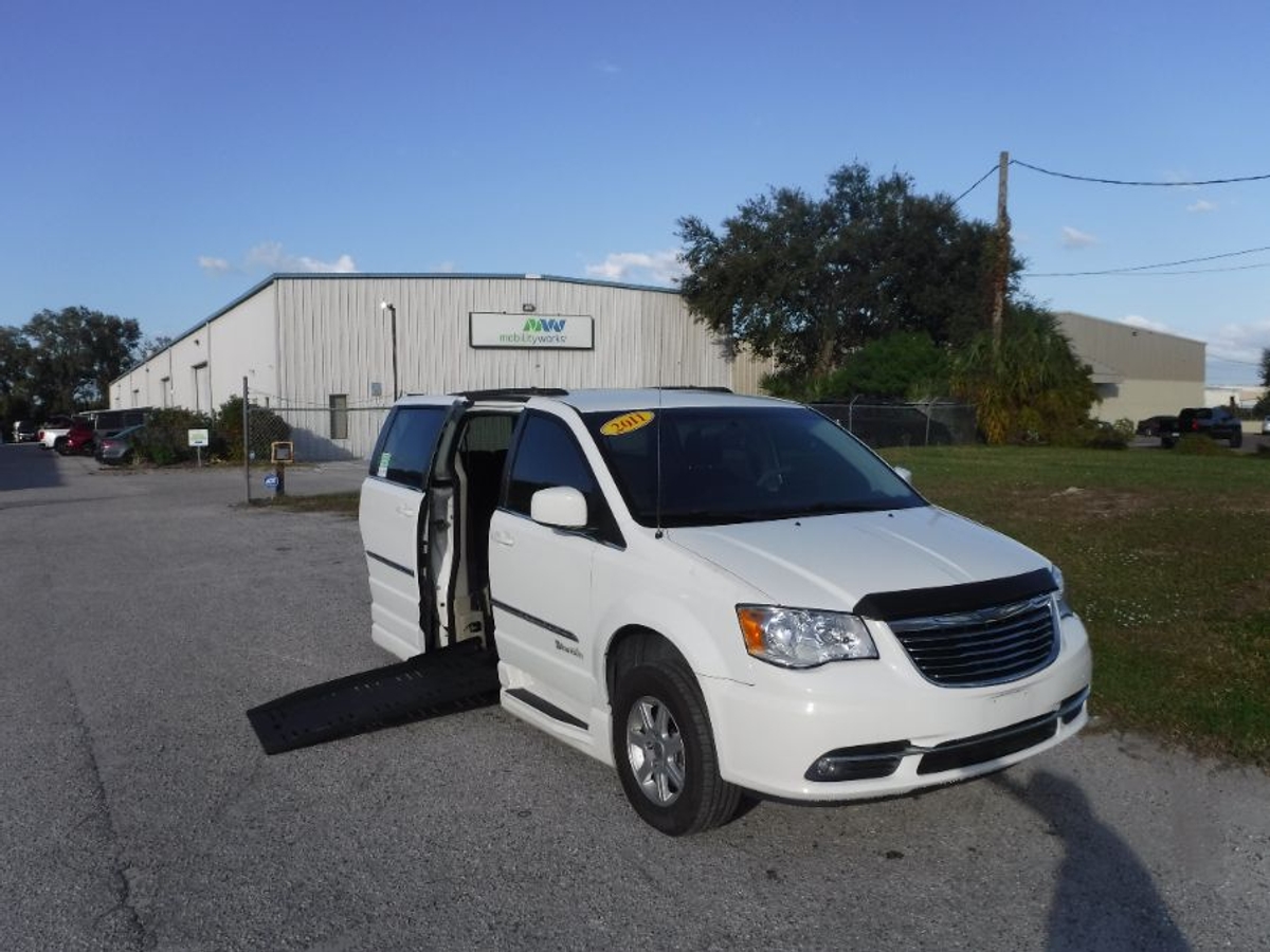 2011 Chrysler Town & Country Touring's photo