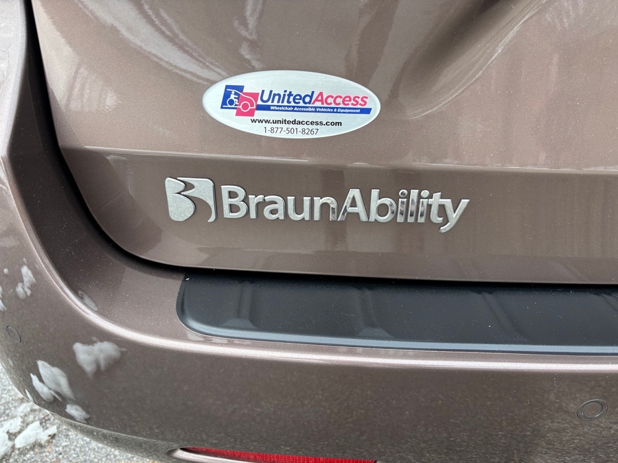 Used 2019 Toyota Sienna XLE Base - BraunAbility Side Entry Entry Fold Out Automatic Ramp