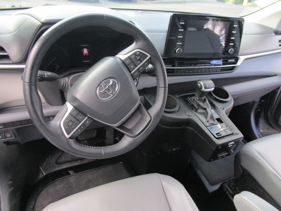 Used 2021 Toyota Sienna Hybrid XLE Base - BraunAbility Side Entry Entry Fold Out Automatic Ramp