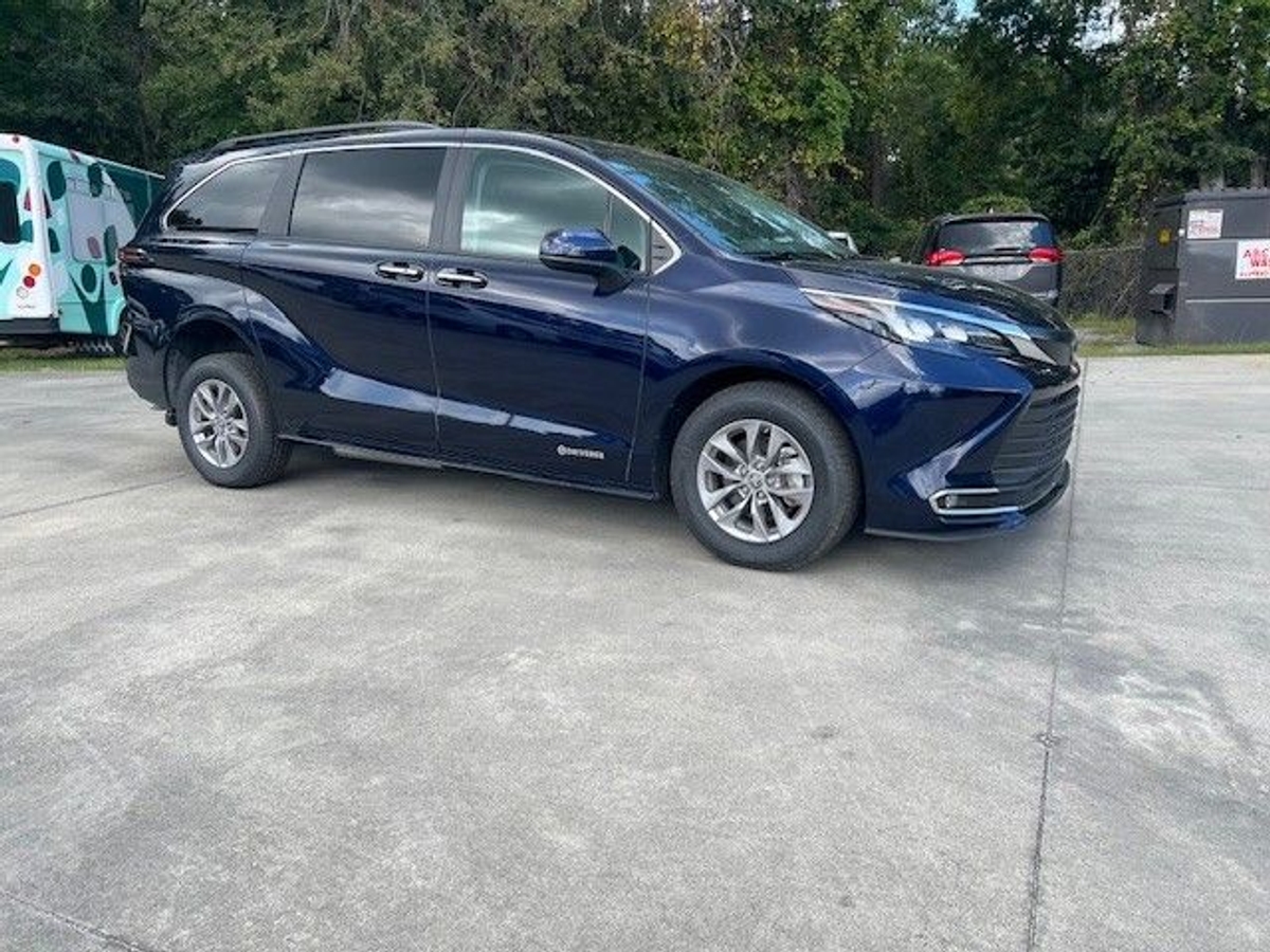 2024 TOYOTA SIENNA - Image 2