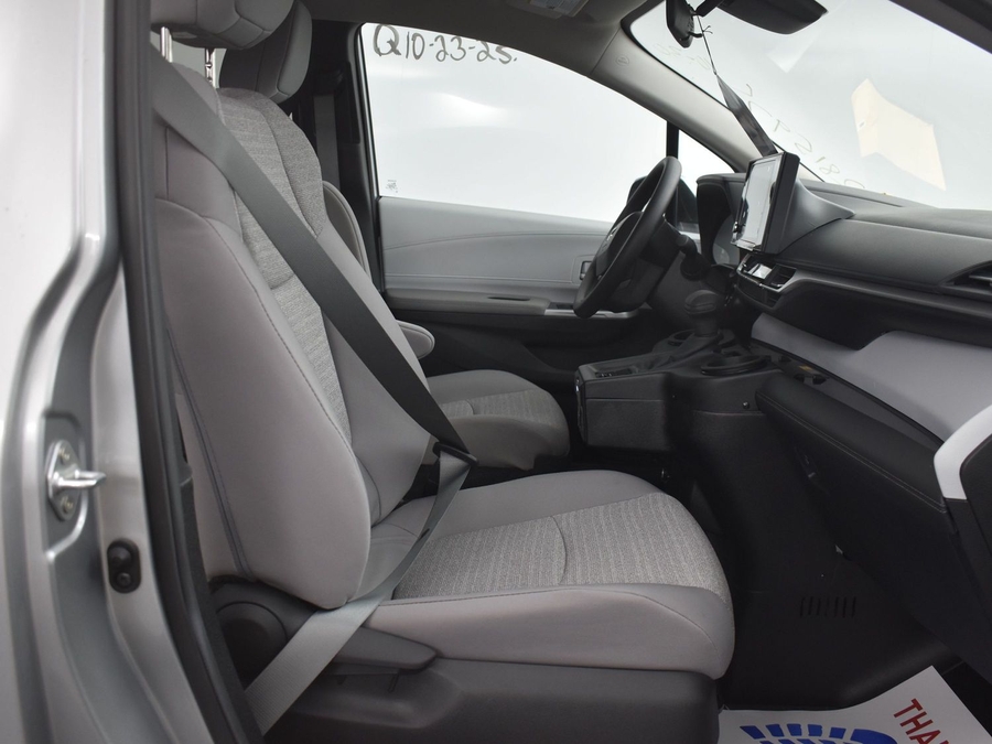 New 2025 Toyota Sienna Hybrid LE - BraunAbility Side Entry Entry Fold Out Automatic Ramp