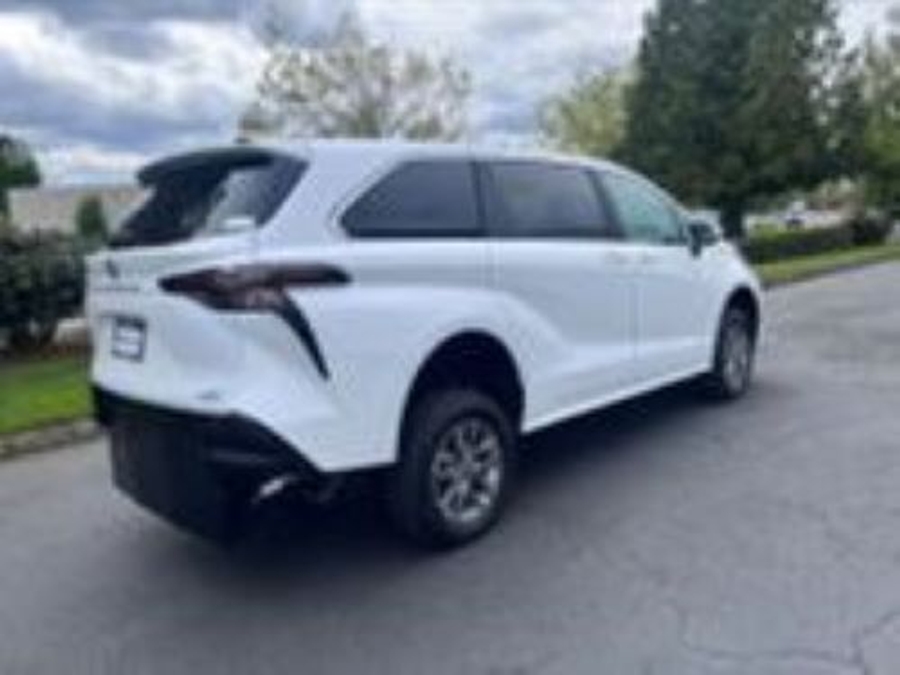 New 2026 Toyota Sienna Hybrid LE - Vantage Mobility Commercial Rear Entry Entry Fold Out Manual Ramp