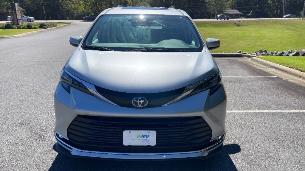 2024 TOYOTA SIENNA - Image 5