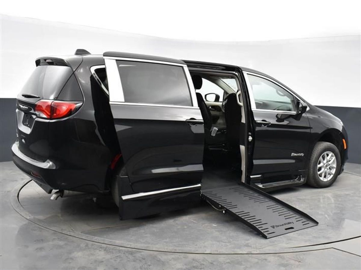 2023 CHRYSLER VOYAGER - Image 18