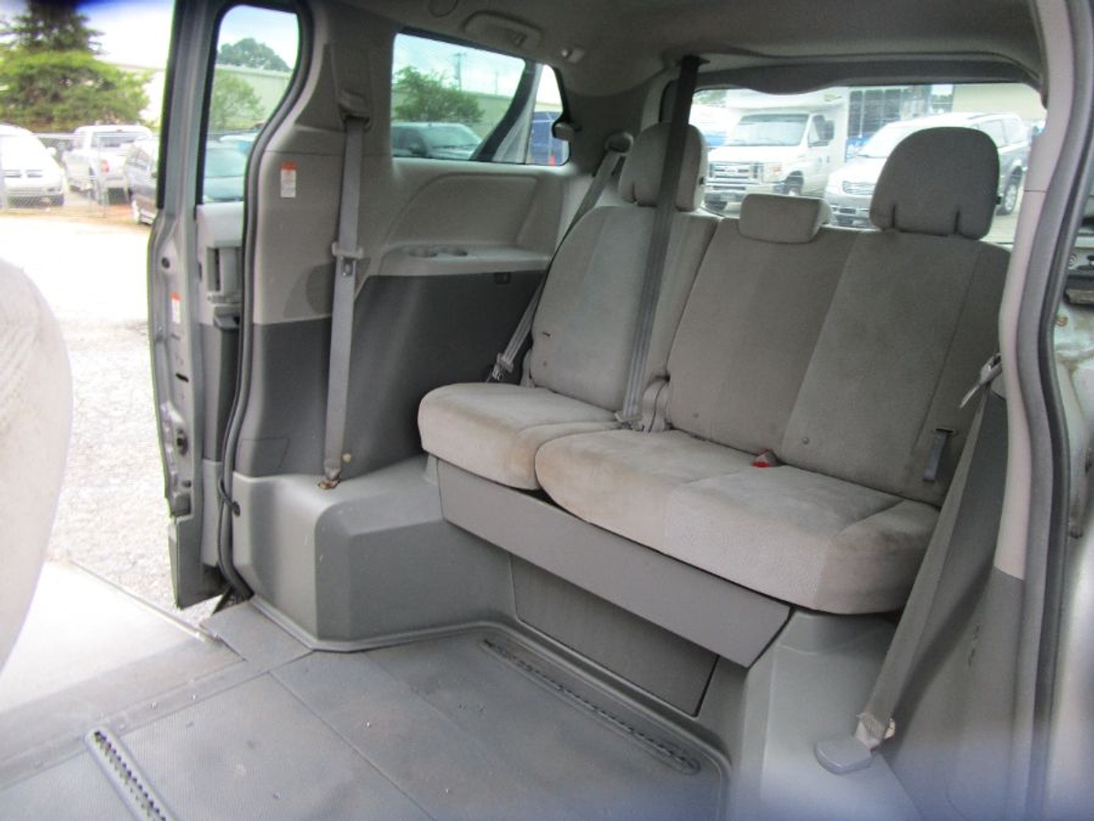 2015 TOYOTA SIENNA - Image 7