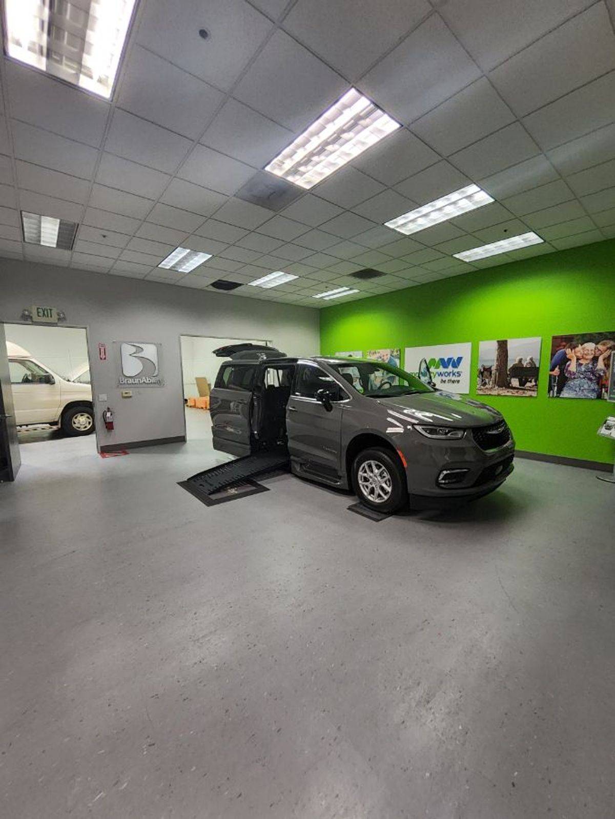 2025 CHRYSLER PACIFICA - Image 6