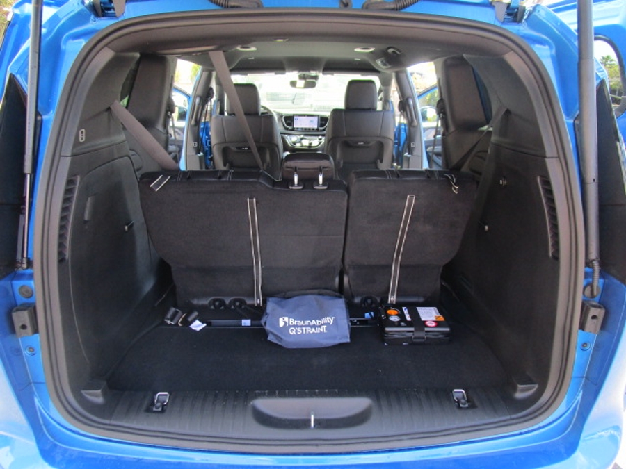 New 2026 Chrysler Pacifica Select Safety - BraunAbility Side Entry Entry Fold Out Automatic Ramp