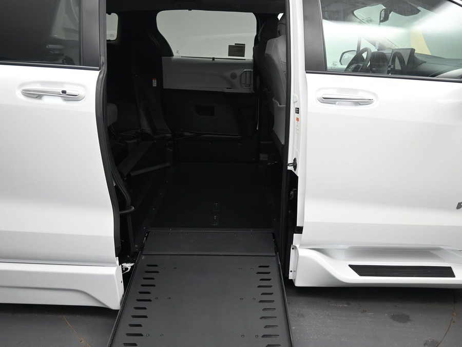 New 2026 Toyota Sienna Hybrid XLE Add - BraunAbility Side Entry In Floor Automatic Ramp