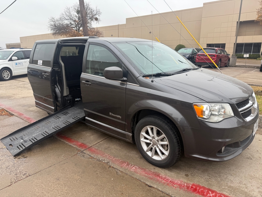 Used 2018 Dodge Grand Caravan SXT - BraunAbility Side Entry Entry Fold Out Manual Ramp
