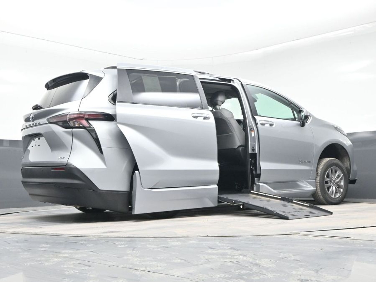 2025 TOYOTA SIENNA - Image 14