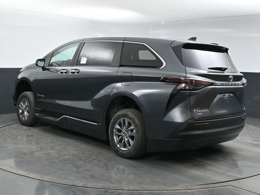 New 2025 Toyota Sienna Hybrid XLE Base - BraunAbility Side Entry Entry Fold Out Automatic Ramp