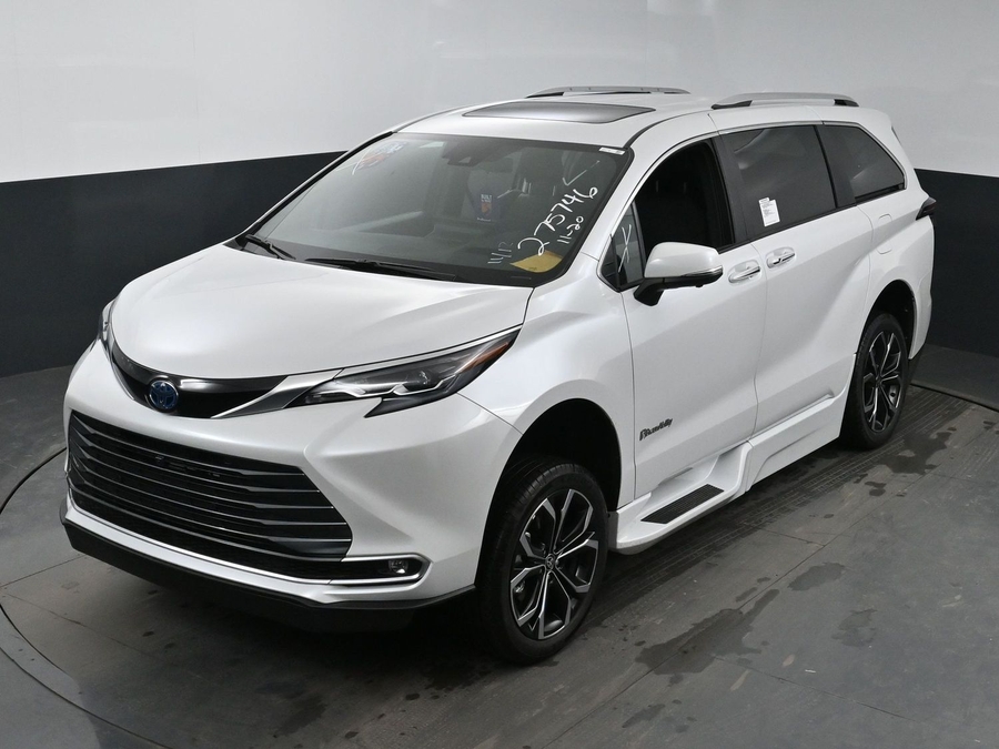 New 2025 Toyota Sienna Hybrid Platinum - BraunAbility Side Entry Entry In Floor Automatic Ramp