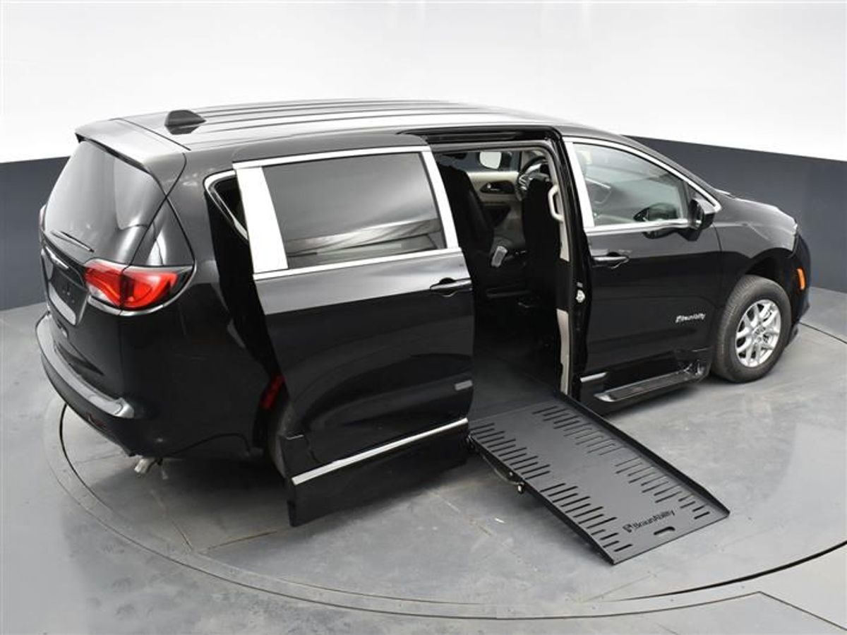 2023 CHRYSLER VOYAGER - Image 11