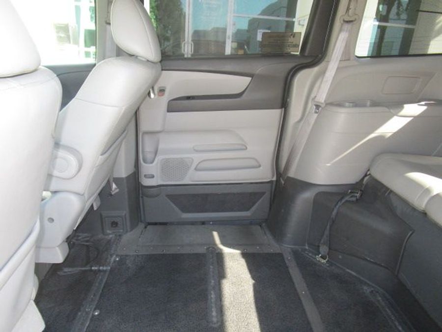 Used 2016 Honda Odyssey Touring - VMI Side Entry Entry In Floor Automatic Ramp
