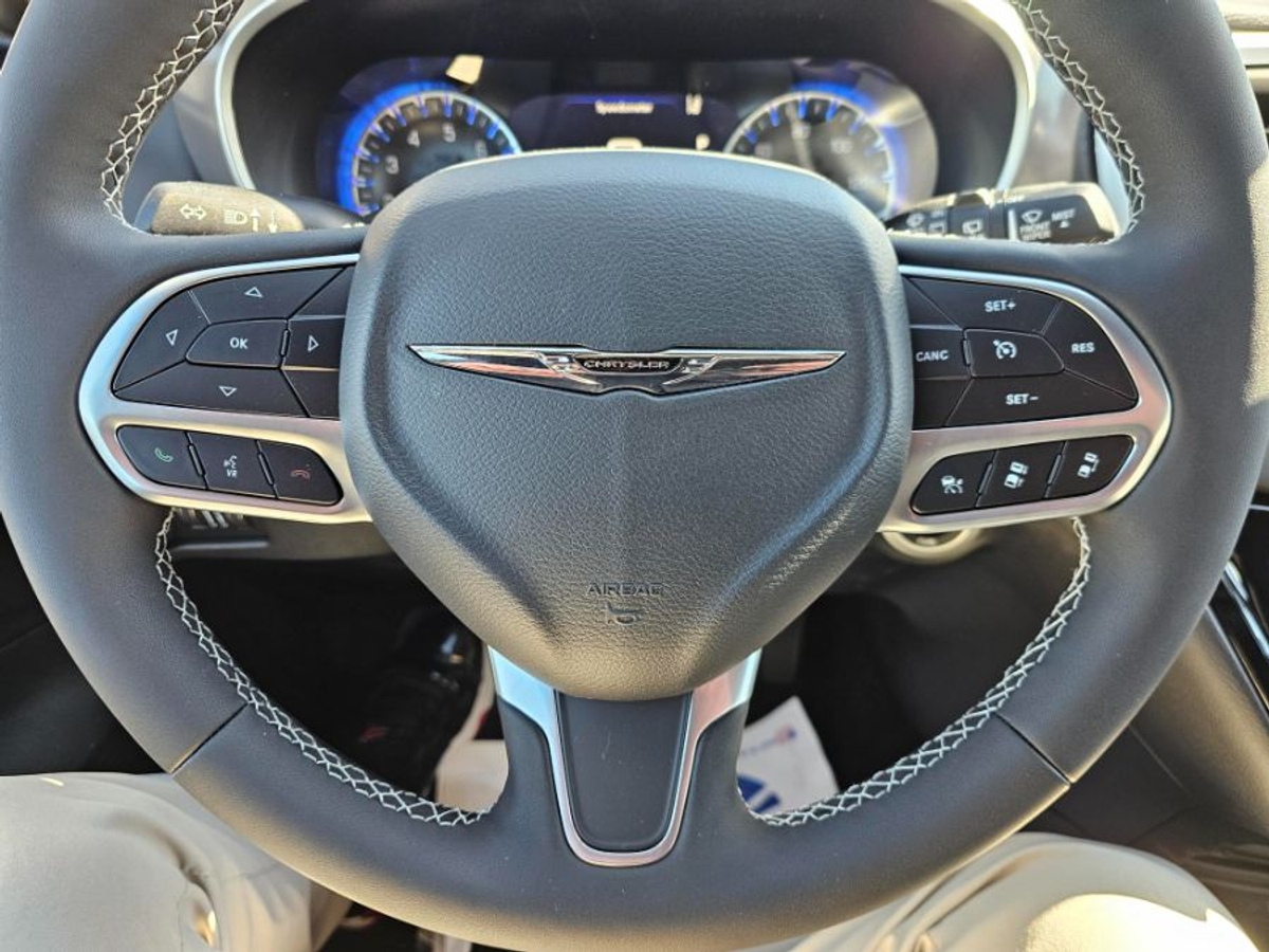 2025 CHRYSLER VOYAGER - Image 2