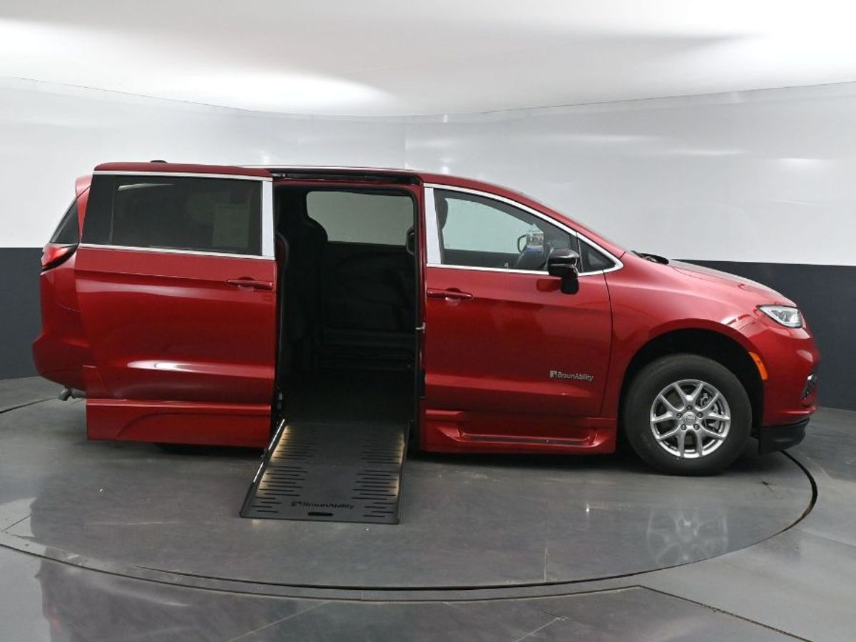 2025 CHRYSLER PACIFICA - Image 8