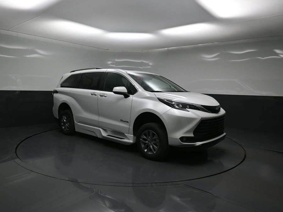 New 2026 Toyota Sienna Hybrid XLE Add - BraunAbility Side Entry In Floor Automatic Ramp