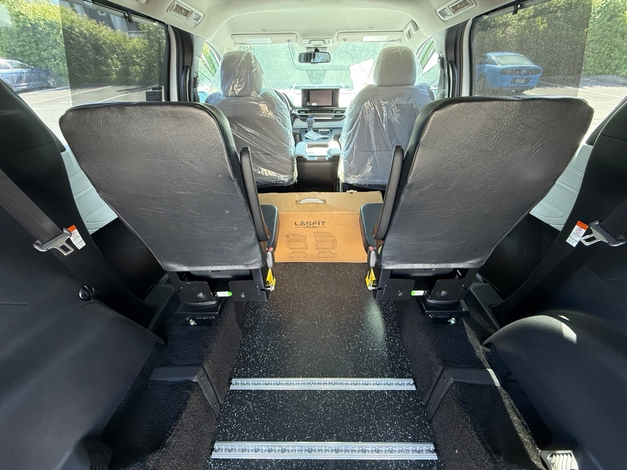 New 2026 Toyota Sienna Hybrid LE w swivel 2nd row - Vantage Mobility Commercial Rear Entry Entry Fold Out Manual Ramp