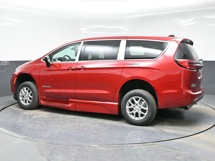 Red Chrysler Pacifica image number 1
