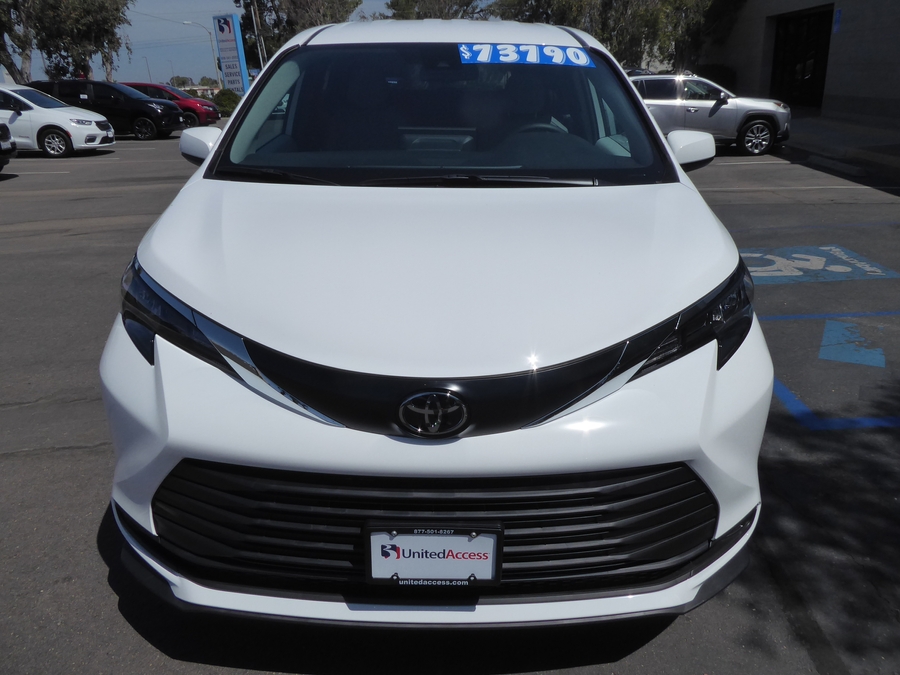 New 2026 Toyota Sienna Hybrid LE w swivel 2nd row - Vantage Mobility Commercial Rear Entry Fold Out Manual Ramp