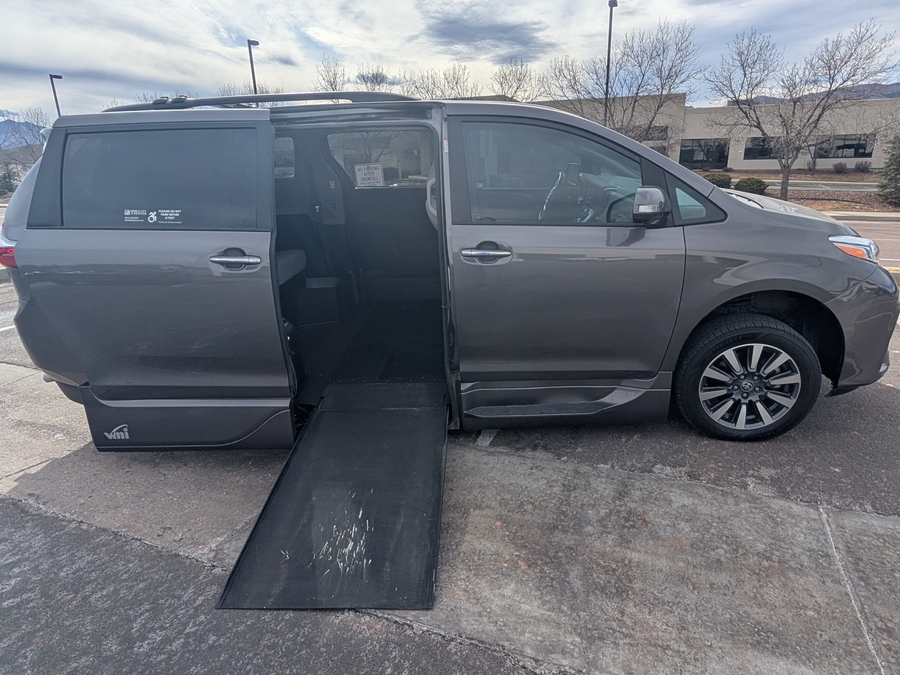 Used 2020 Toyota Sienna Limited - VMI Side Entry Entry In Floor Automatic Ramp