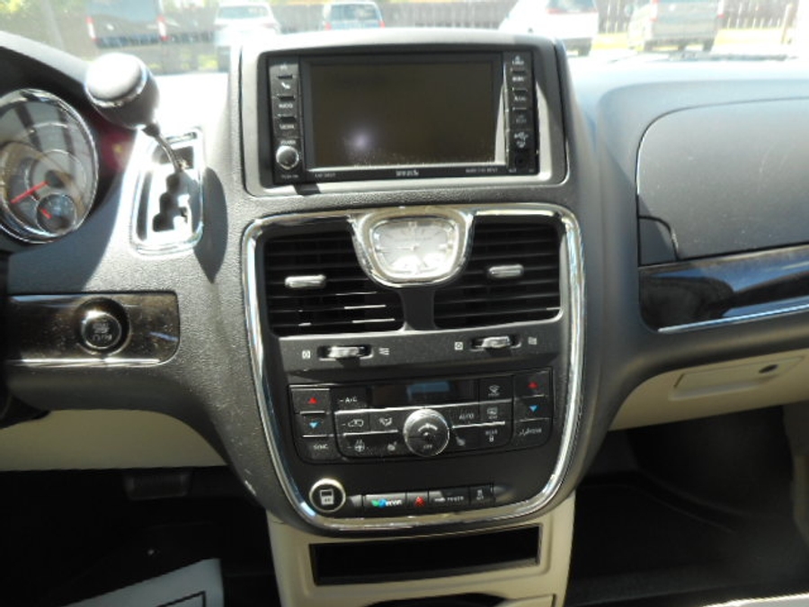 Mocha Java Pearl Chrysler Town and Country image number 17