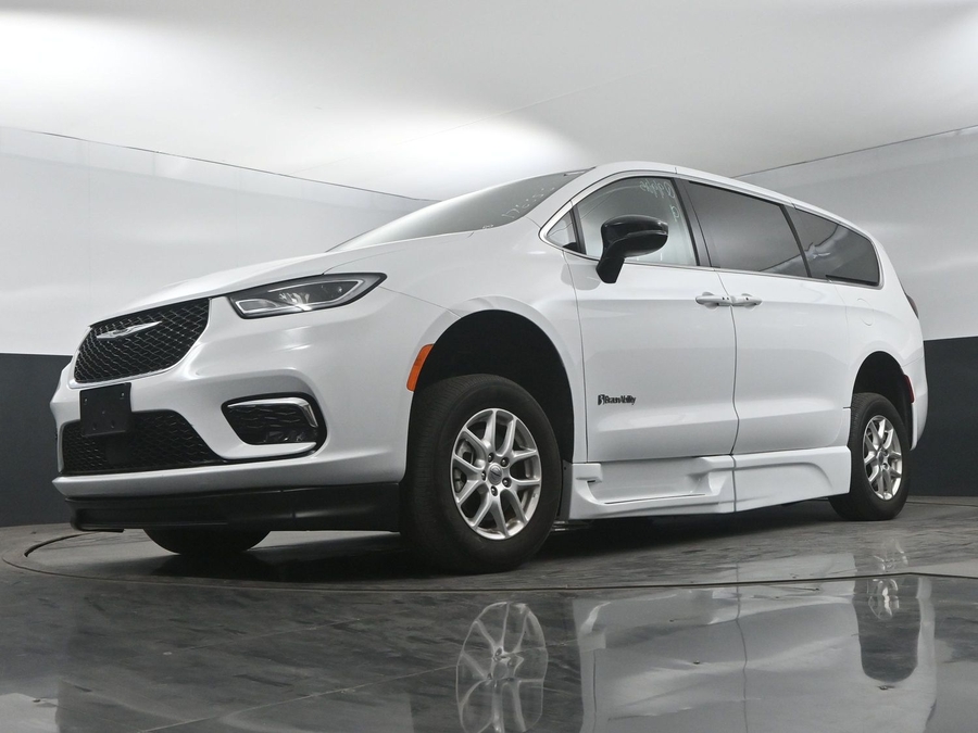 Used 2024 Chrysler Pacifica Touring L - BraunAbility Side Entry Entry Fold Out Automatic Ramp