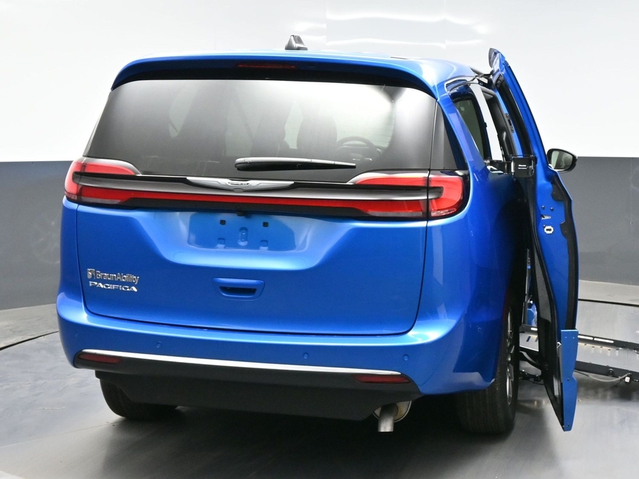 Blue Chrysler Pacifica image number 5