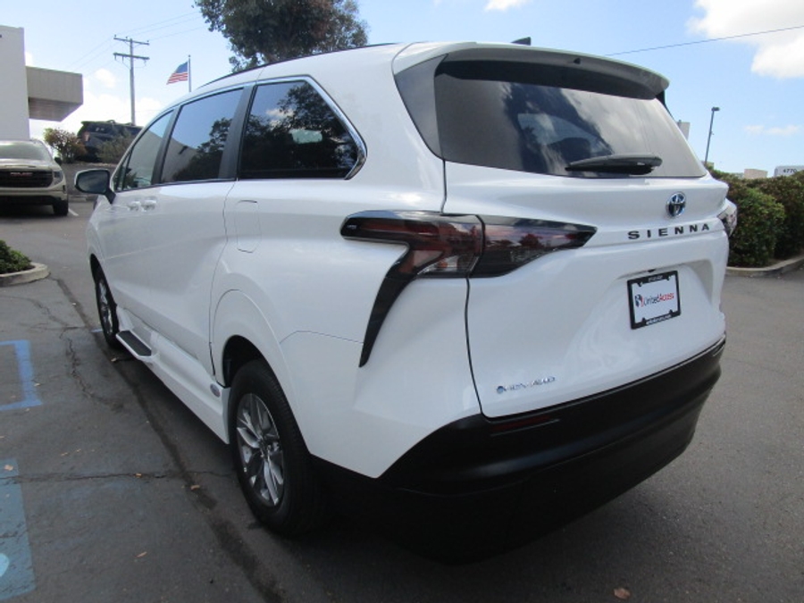 New 2025 Toyota Sienna Hybrid LE AWD w MID ROW - Vantage Mobility Commercial Side Entry Entry In Floor Manual Ramp