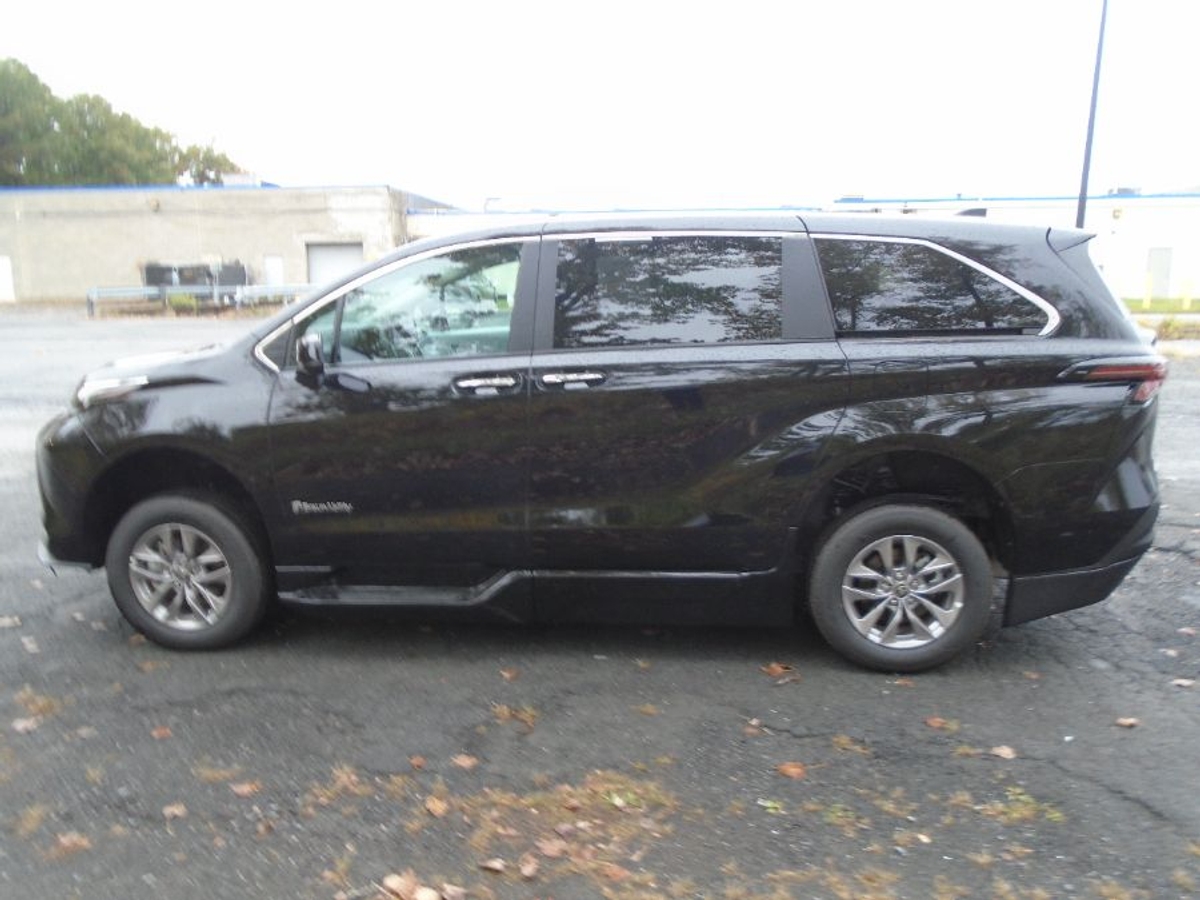 2025 TOYOTA SIENNA - Image 16