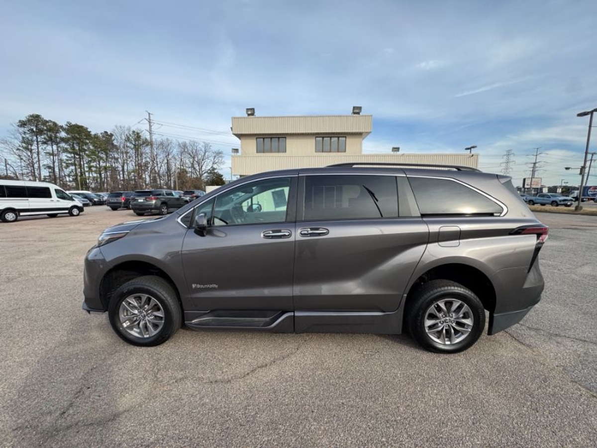 2023 TOYOTA SIENNA - Image 9